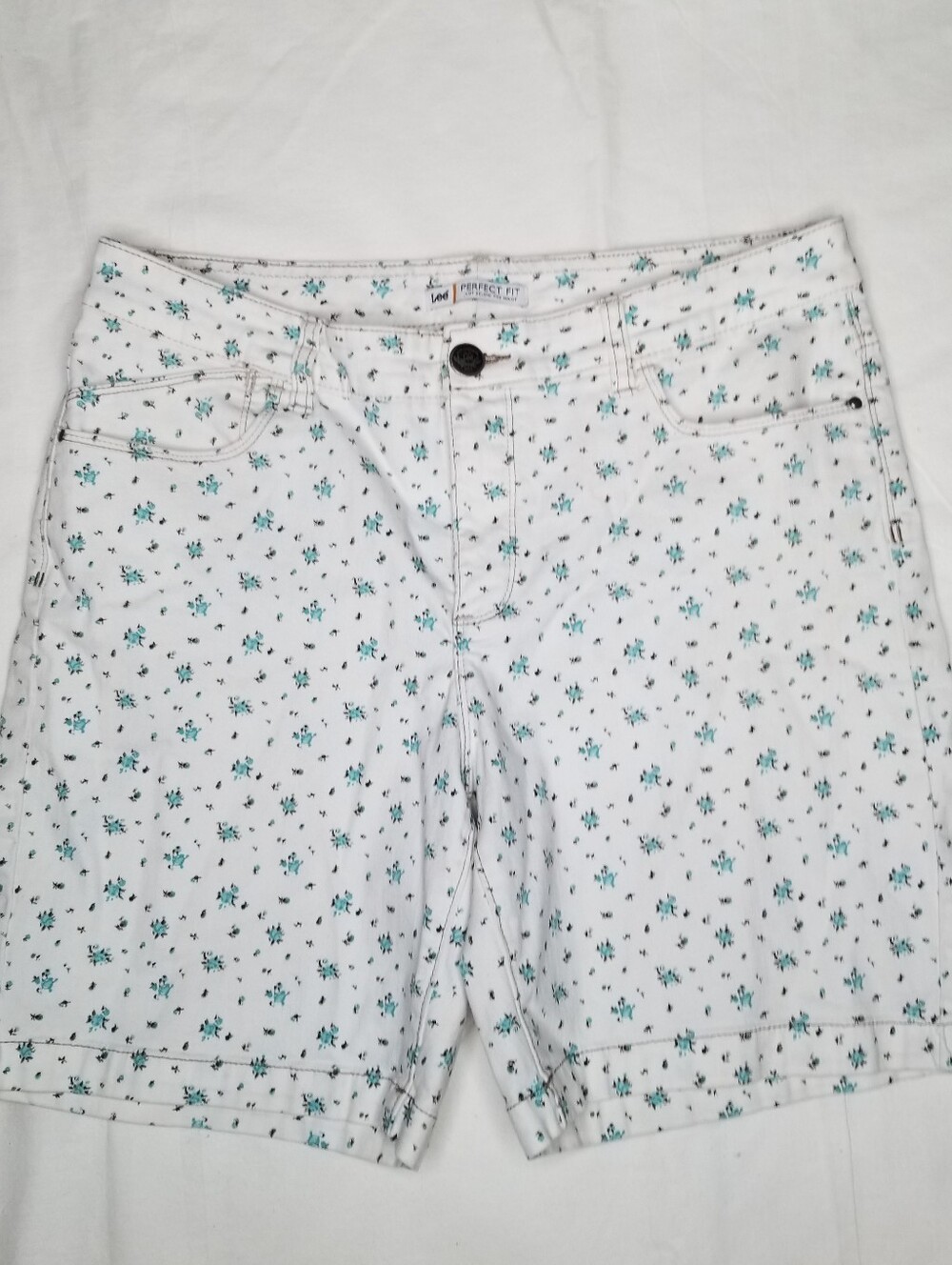 Lee Perfect Fit Denim Jean Shorts White Blue Ditzy Floral Wmn's Size 16 Cottage